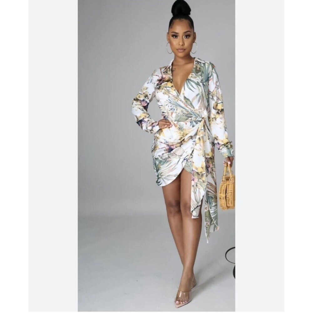 Luxxel Satin Tropical Wrap Dress Womens Small Long Sleeve Ruch Boho Resort‎ Mini